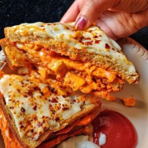 Tandoori Paneer Cheese Garlic Bread streeto